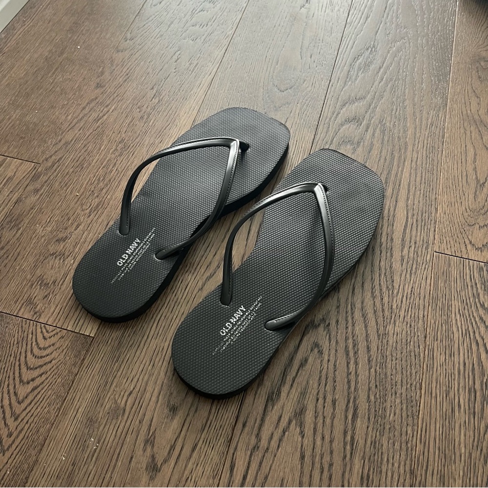 Old Navy Black Slim-Strap Flip Flops